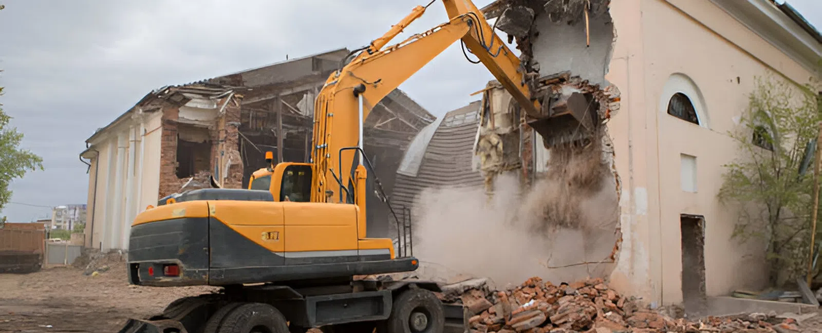 Why Hiring the Right Demolition Contractor Is Key to Efficient Commercial Space Management