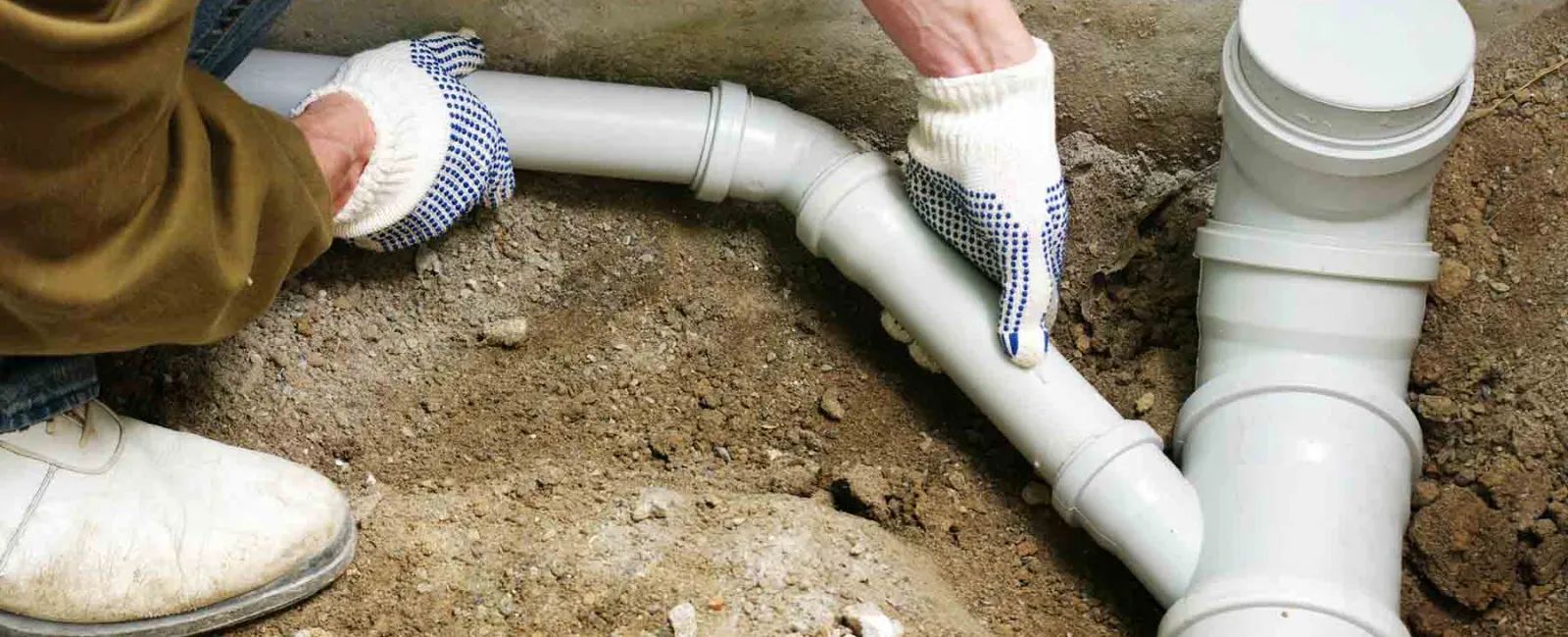 sewer pipe lining for a cracked sewer pipe