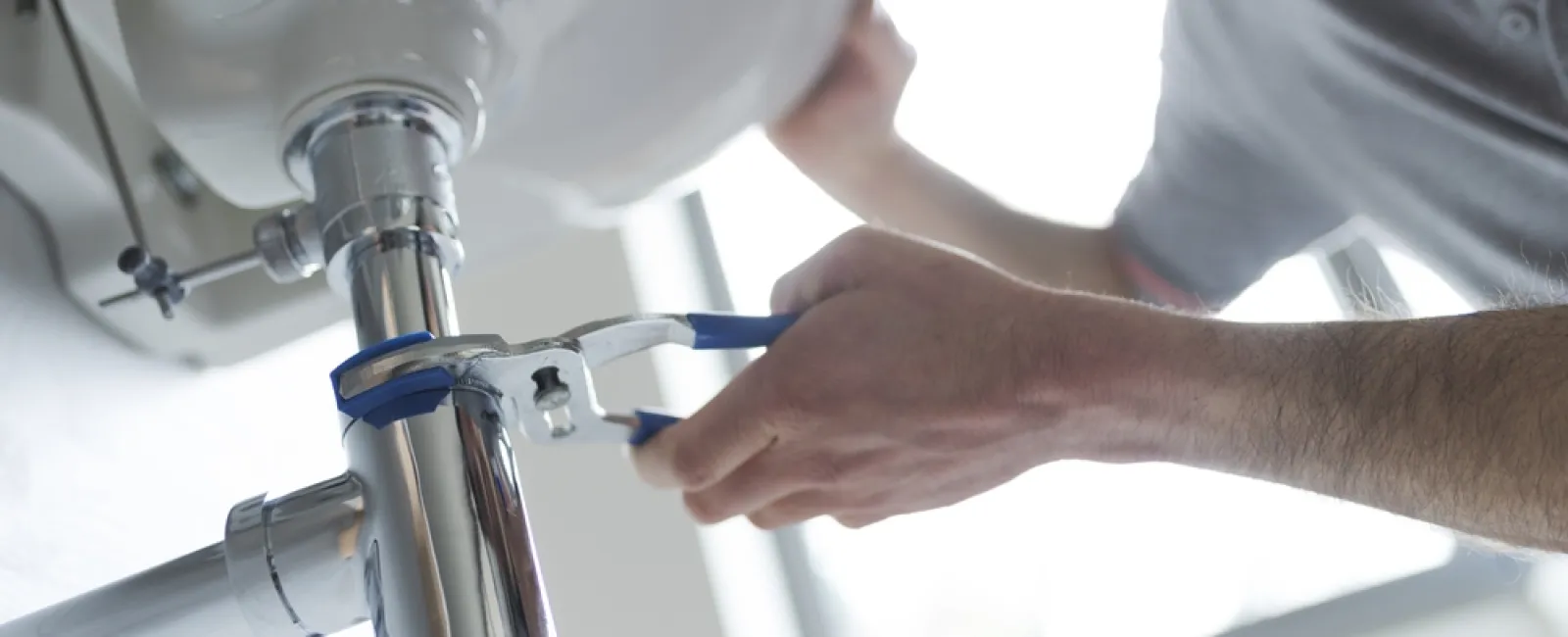 a man using a faucet