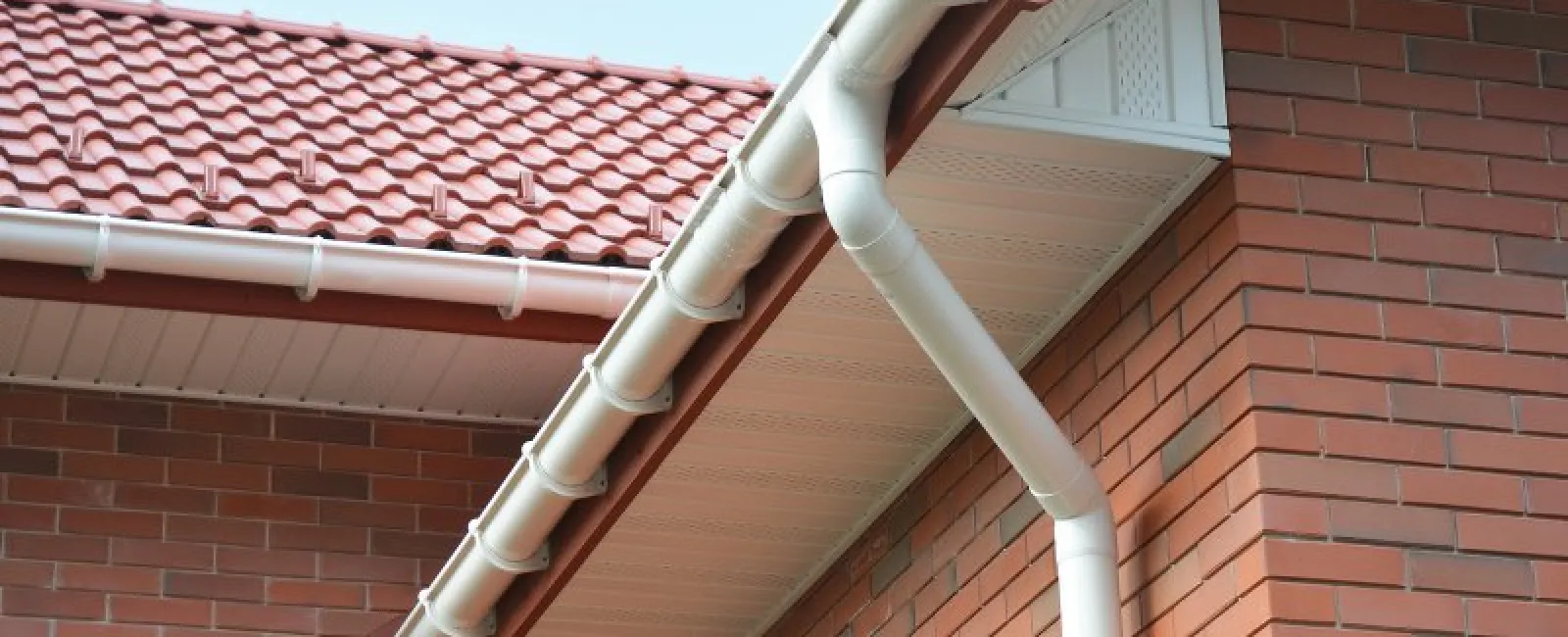 How Overflowing Gutters Cause Problems for Your Home