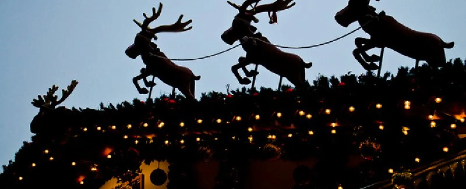 Holiday Roof Decorating: Dos and Don’ts