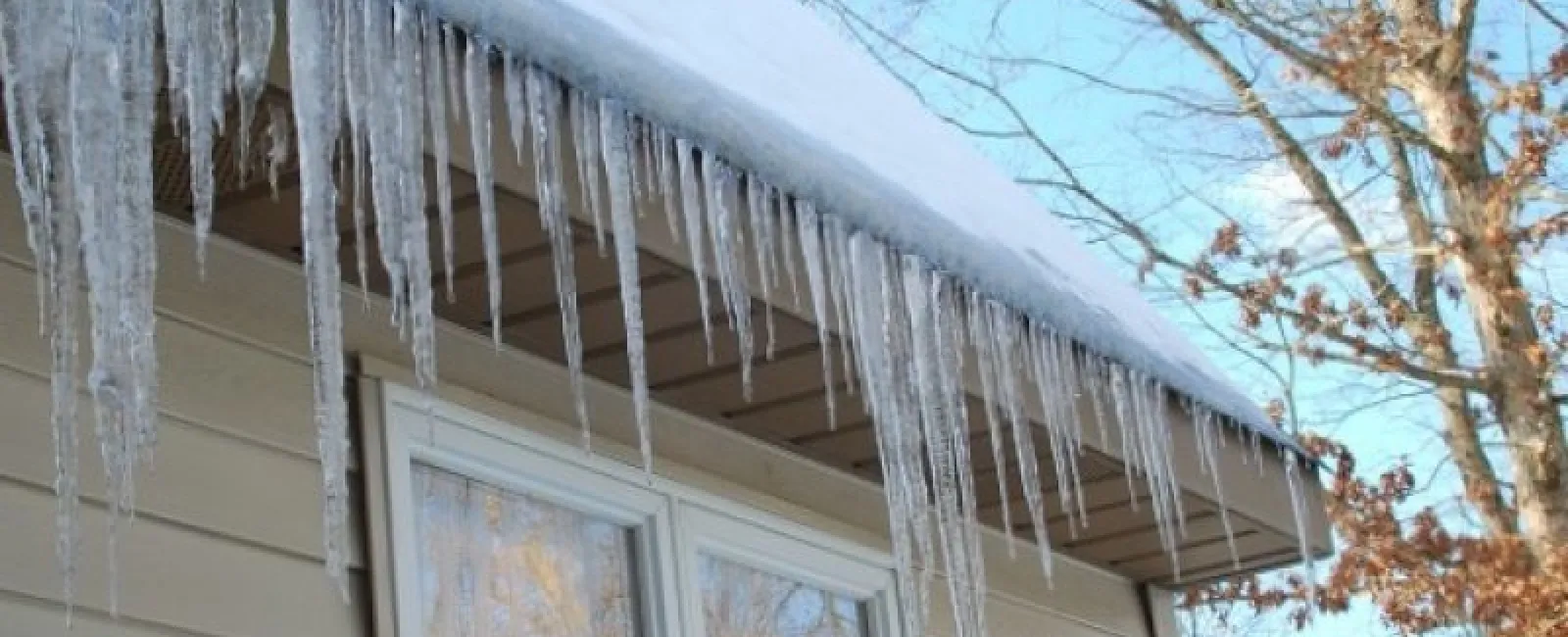 Battling the Effects of Melting Ice On Your Roof