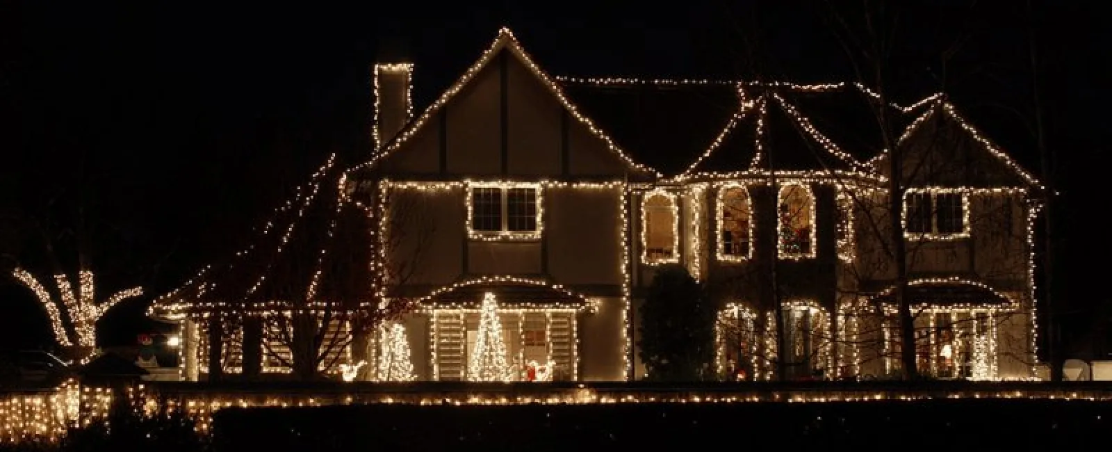How to Hang Christmas Lights This Holiday Season