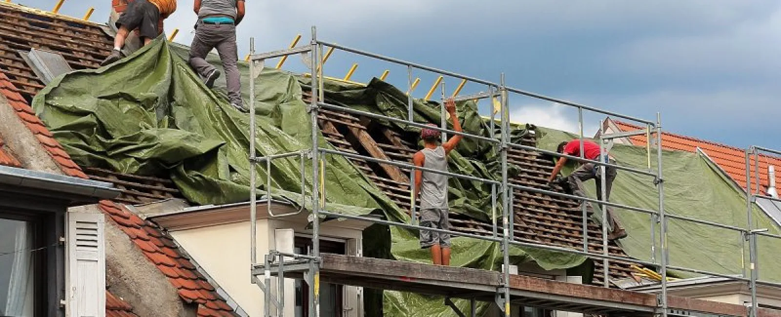 Know the Advantages of a Full Roof Replacement