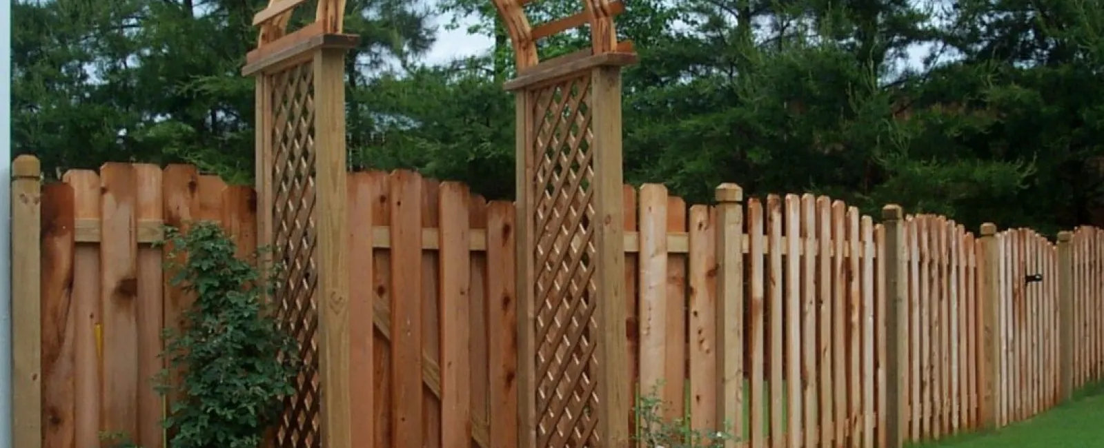 Damaged Wood Fences: When to Repair and When to Replace 