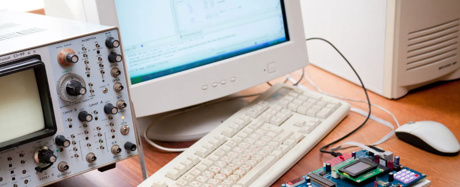 an old computer and keyboard