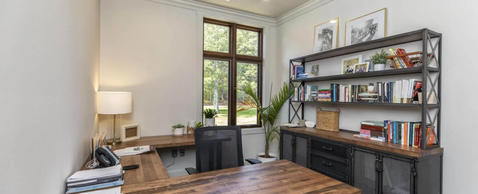 Minimalist Office Furniture to Maximize Space