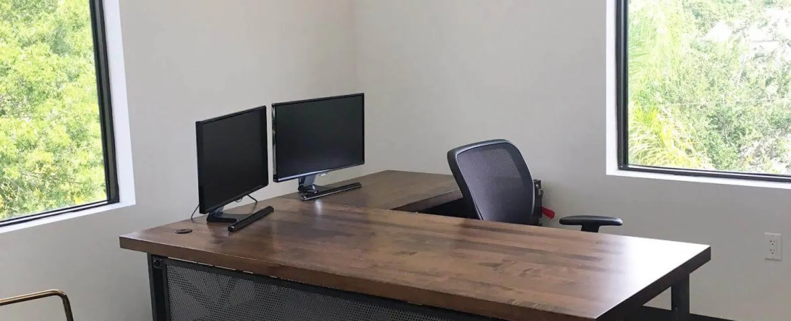 How to Choose the Best Desk for Your Office