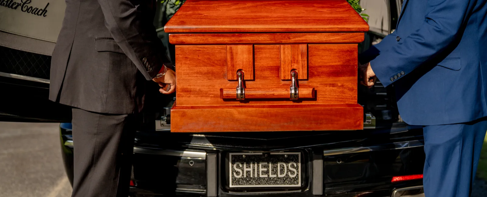 How to Attach a Flag to a Car for a Funeral