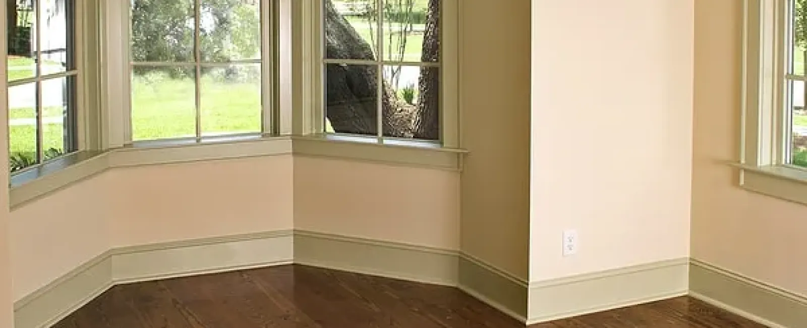 How to Decorate a Bay Window