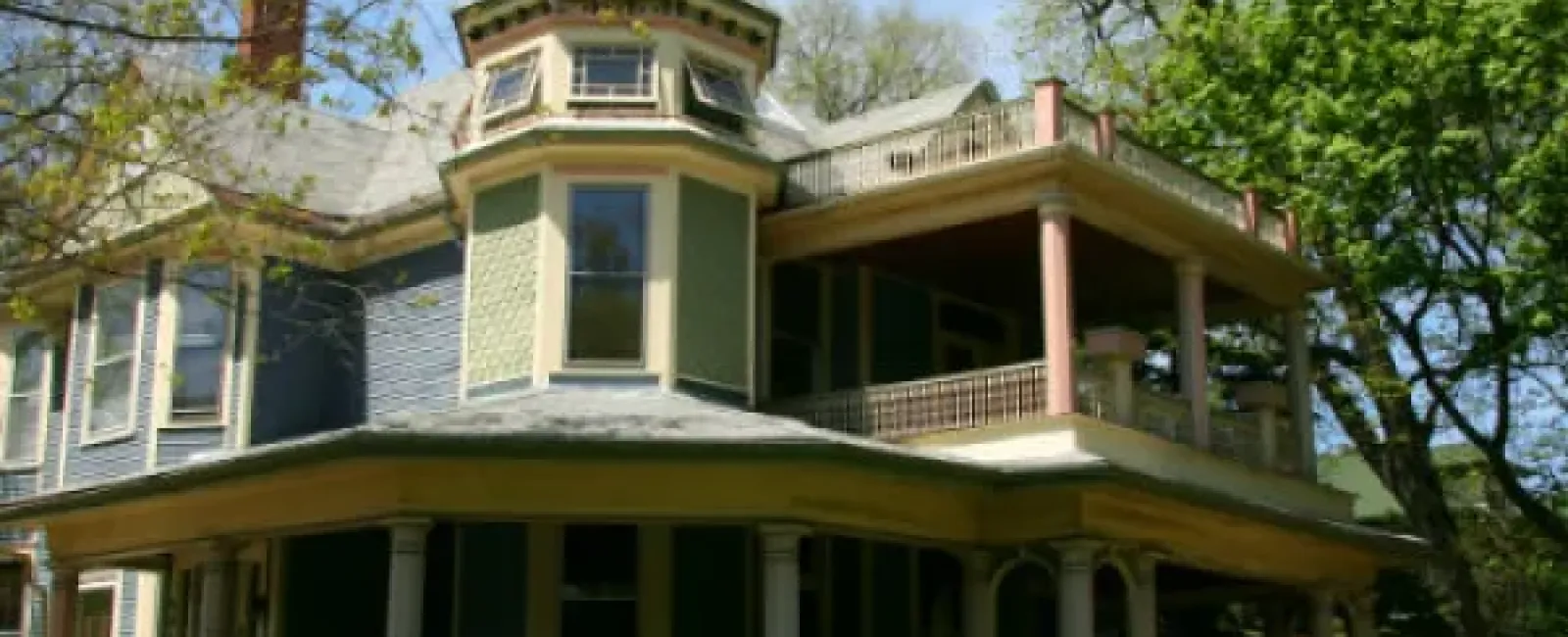 Tips for Choosing Replacement Windows for a Historic Home