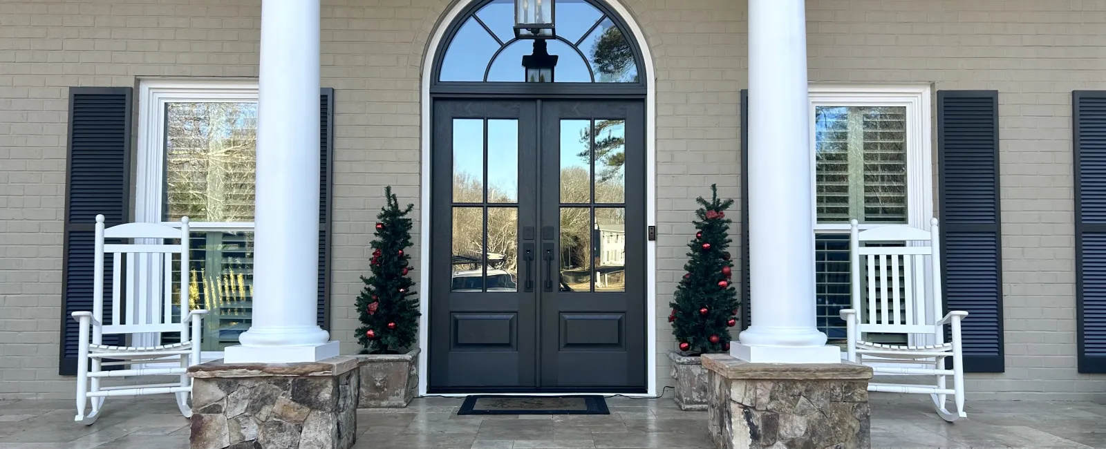 Festive Décor Ideas for Your Front Door This Holiday Season