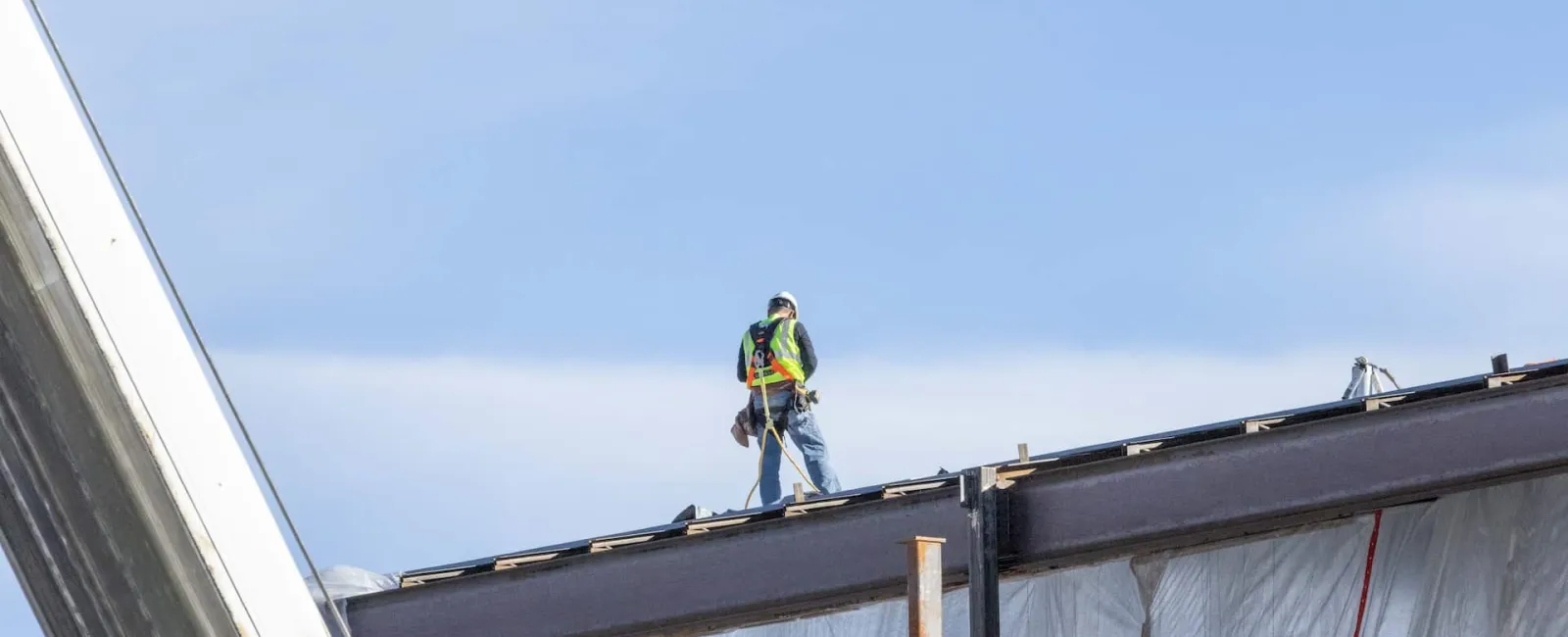 What to Look For When Hiring the Right Roofing Contractor For You