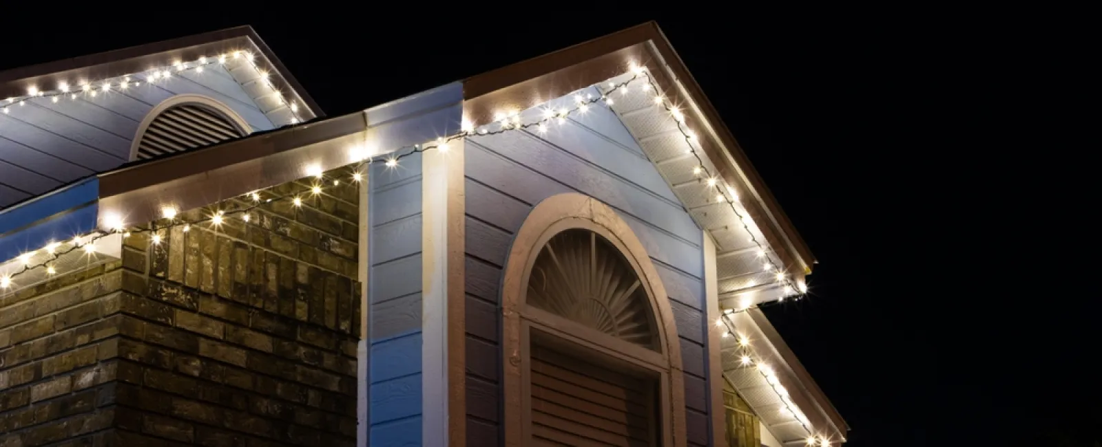 5 Tips for Installing Christmas Lights on Your Roof