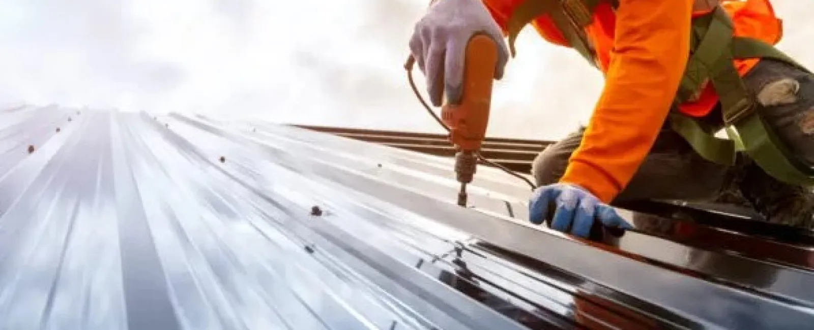 connecticut roofer installing metal roofing