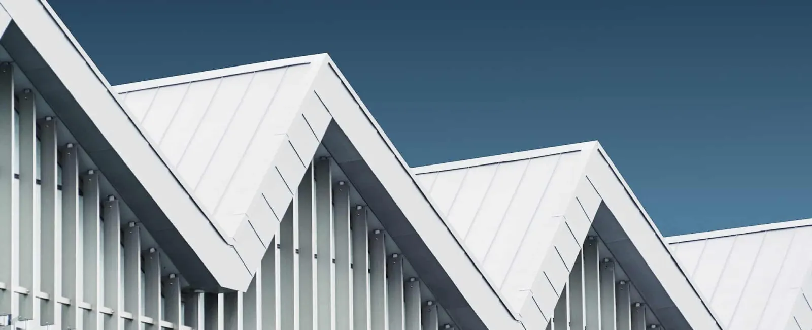 A Comprehensive Guide to Choosing the Right Roofing Material