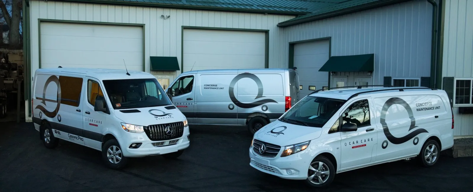 a group of cars parked outside a building