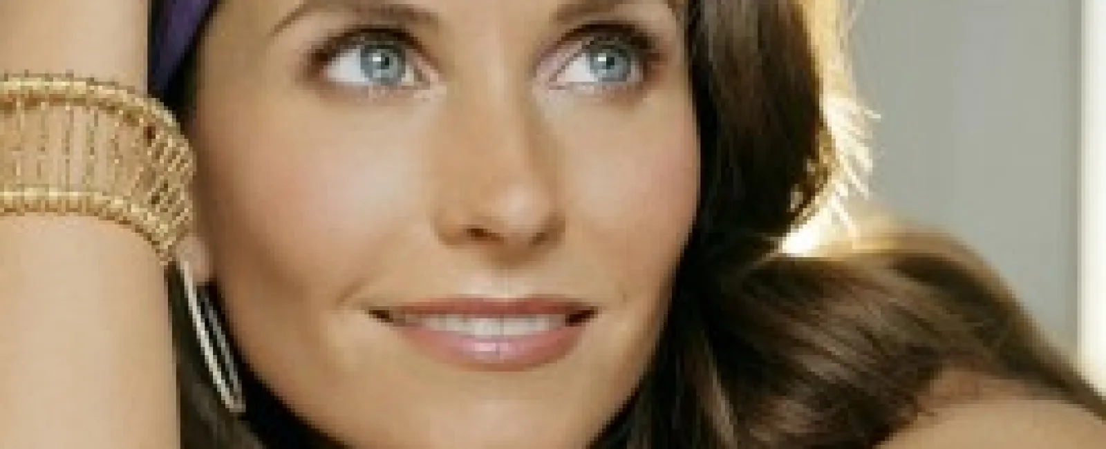 a close up of Courteney Cox