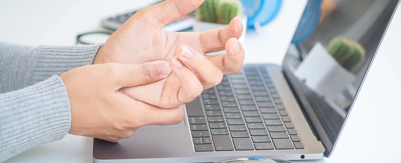 What are the Symptoms of Carpal Tunnel Syndrome?