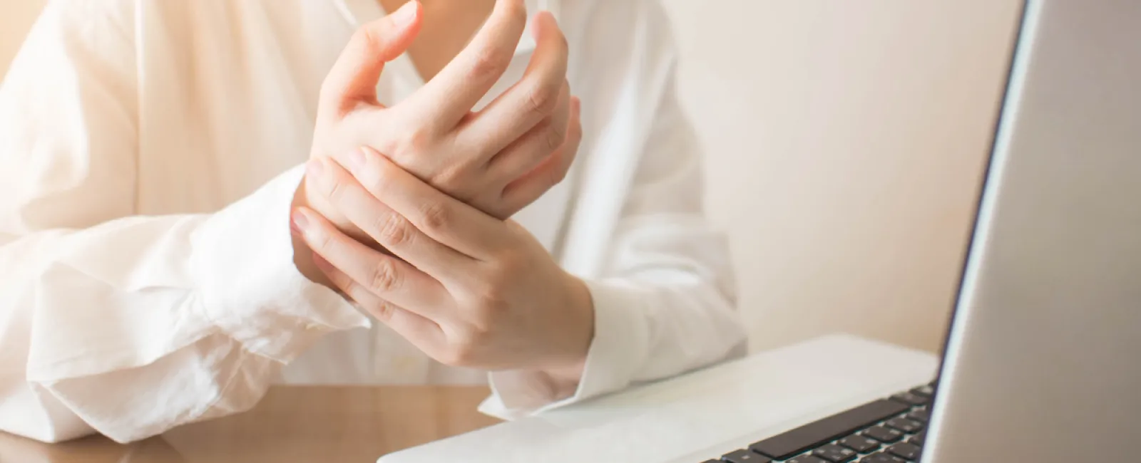 When to Seek Medical Assistance for Hand Pain