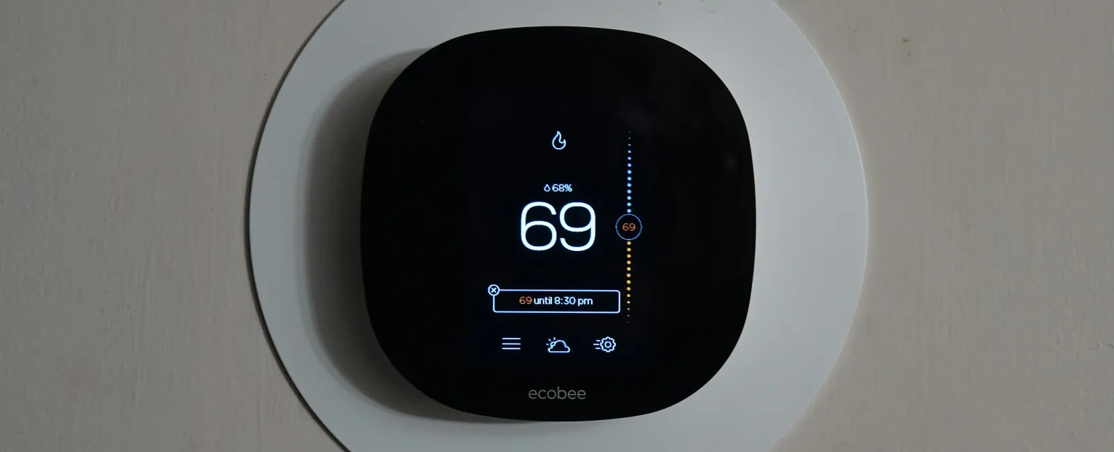 thermostat to cool down a hot room