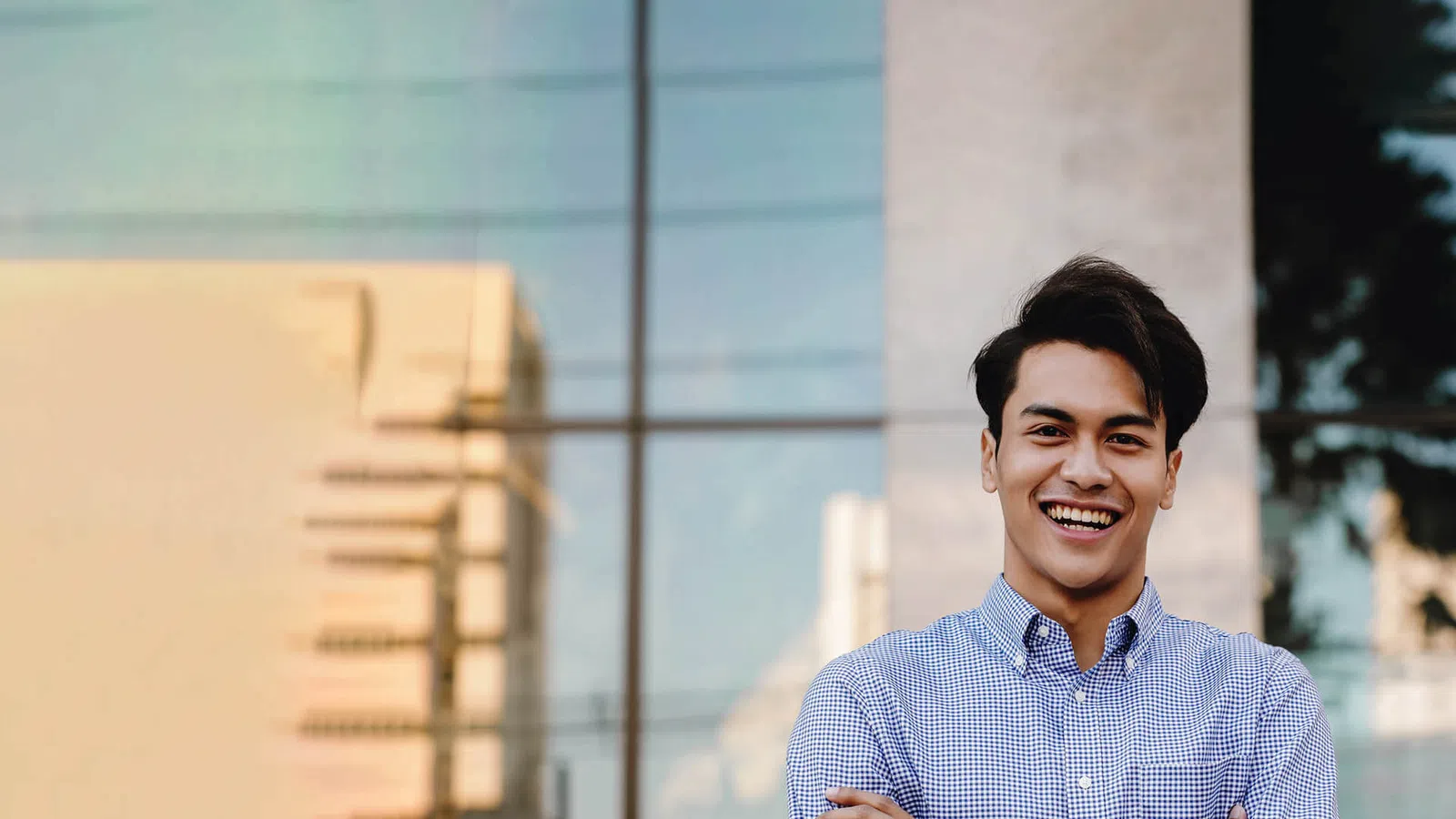 a person smiling with the arms crossed