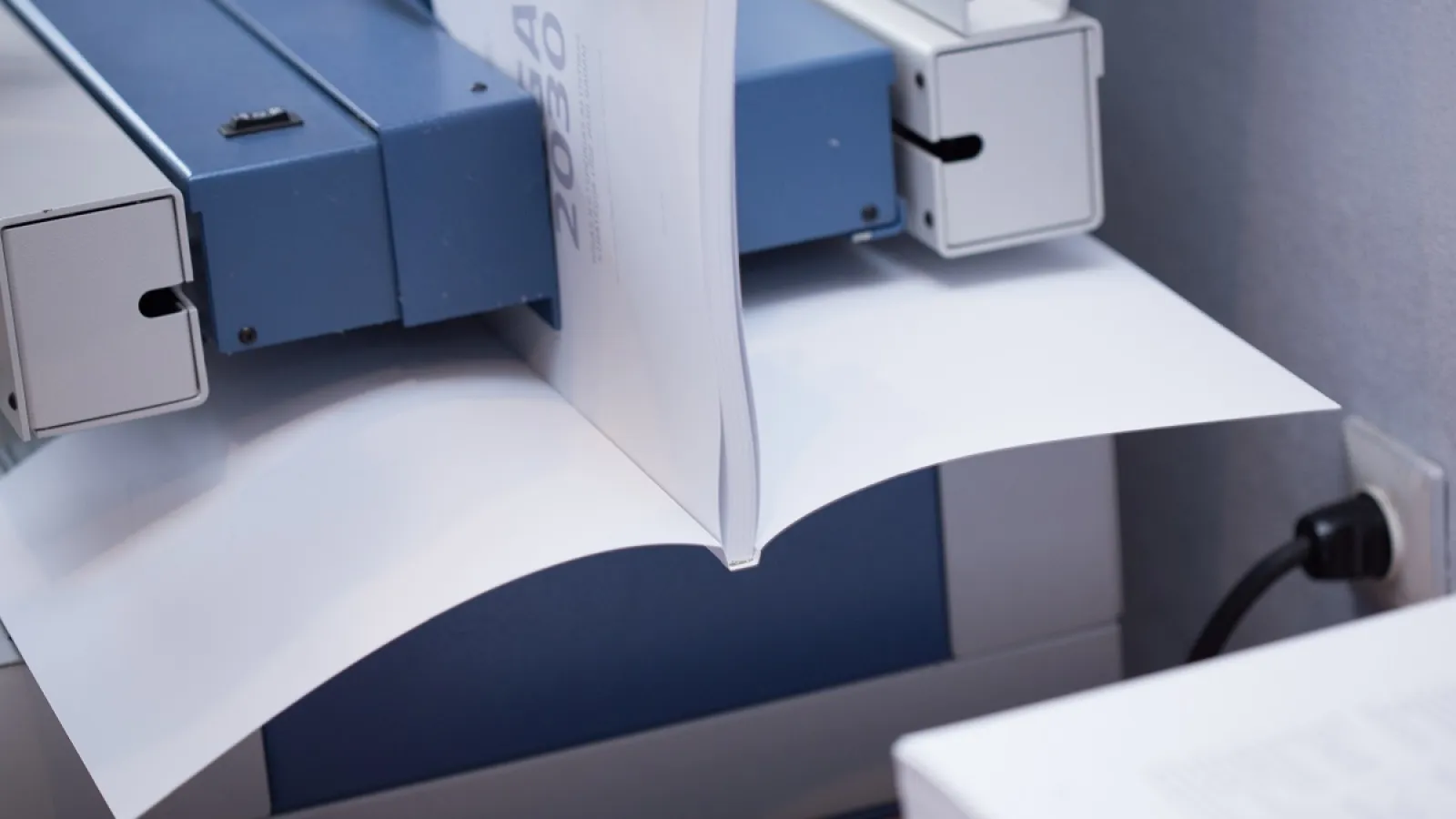 A machine gluing the Cover on a Softcover Book