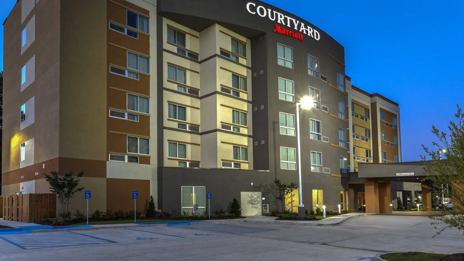 Courtyardby Marriott