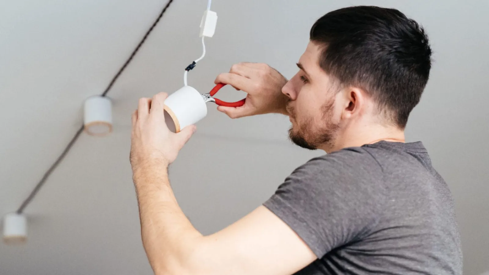 Light Fixture Installation: When You Need a Pro