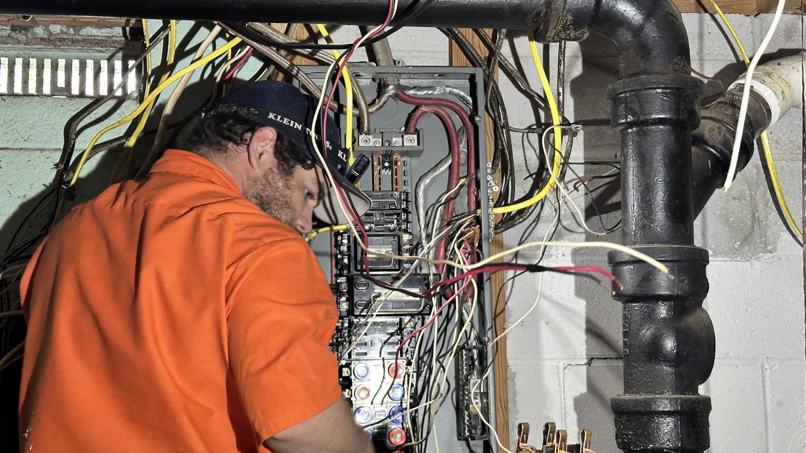 Estes Electrician changing a Panel