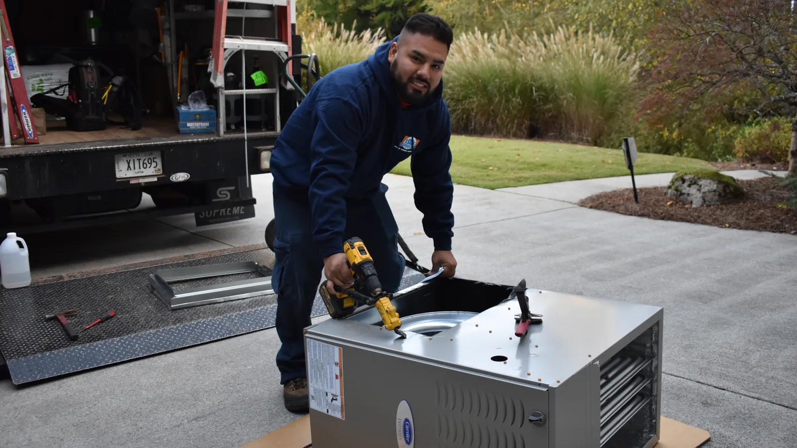 Estes Installer Installing a Carrier HVAC unit outdoors in Marietta, Georgia