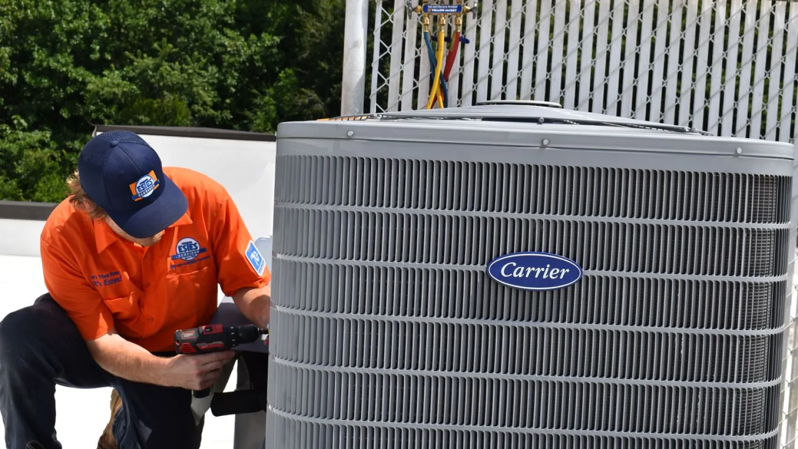 Estes AC Technician fixing a Carrier Heat Pump