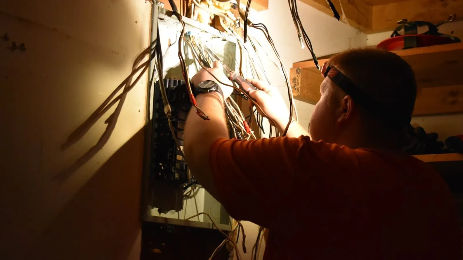 Estes Services Electrician is changing an Electrical Panel in Atlanta, Georgia