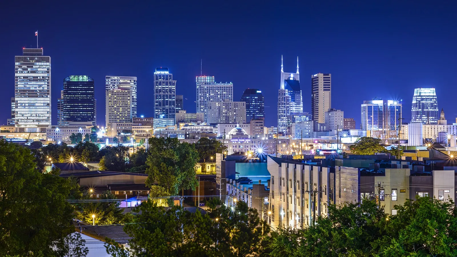 a city skyline at night