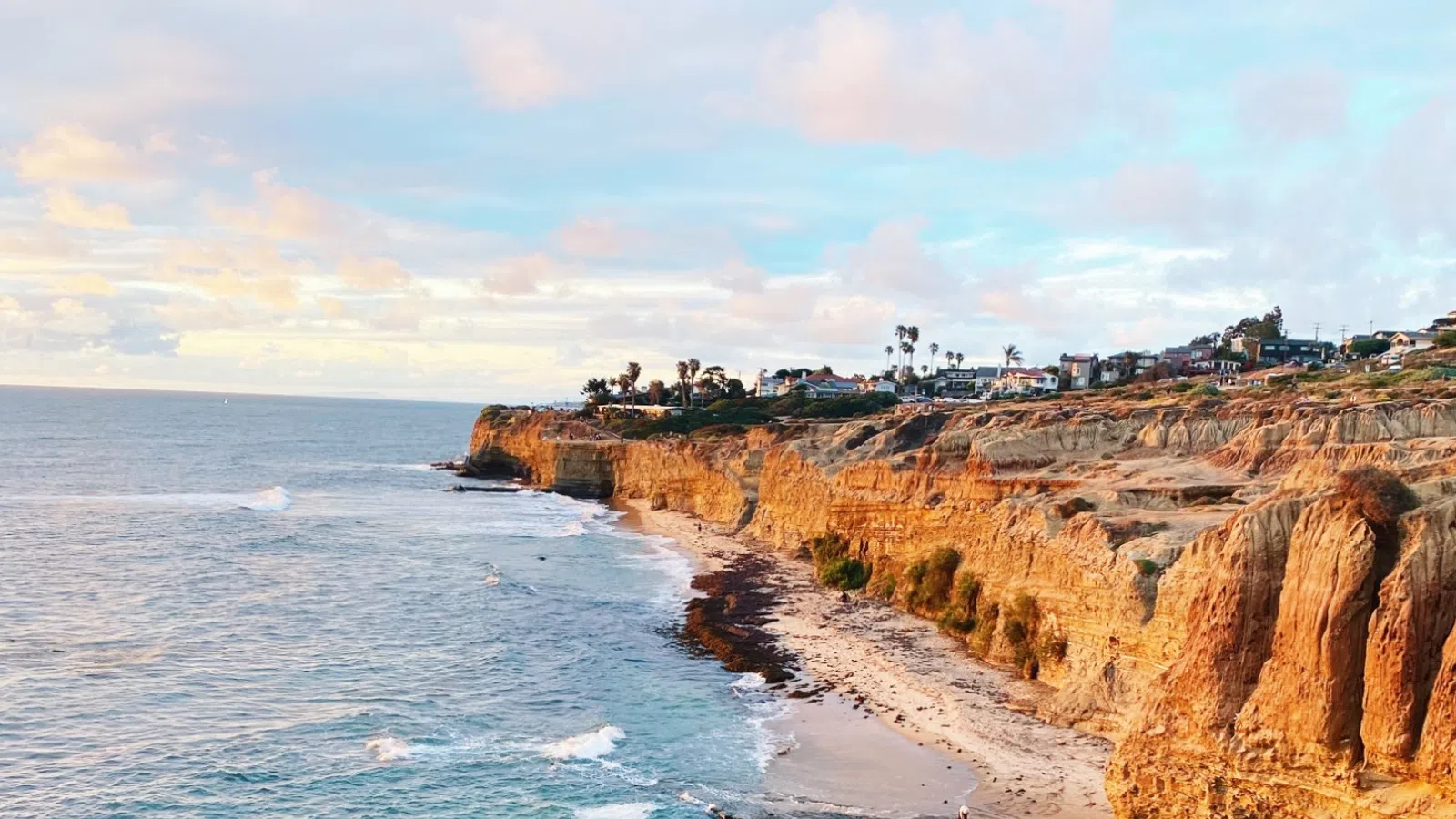 a rocky coast line