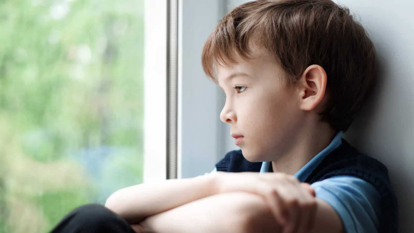 A sad child who needs help coping with his parents' divorce