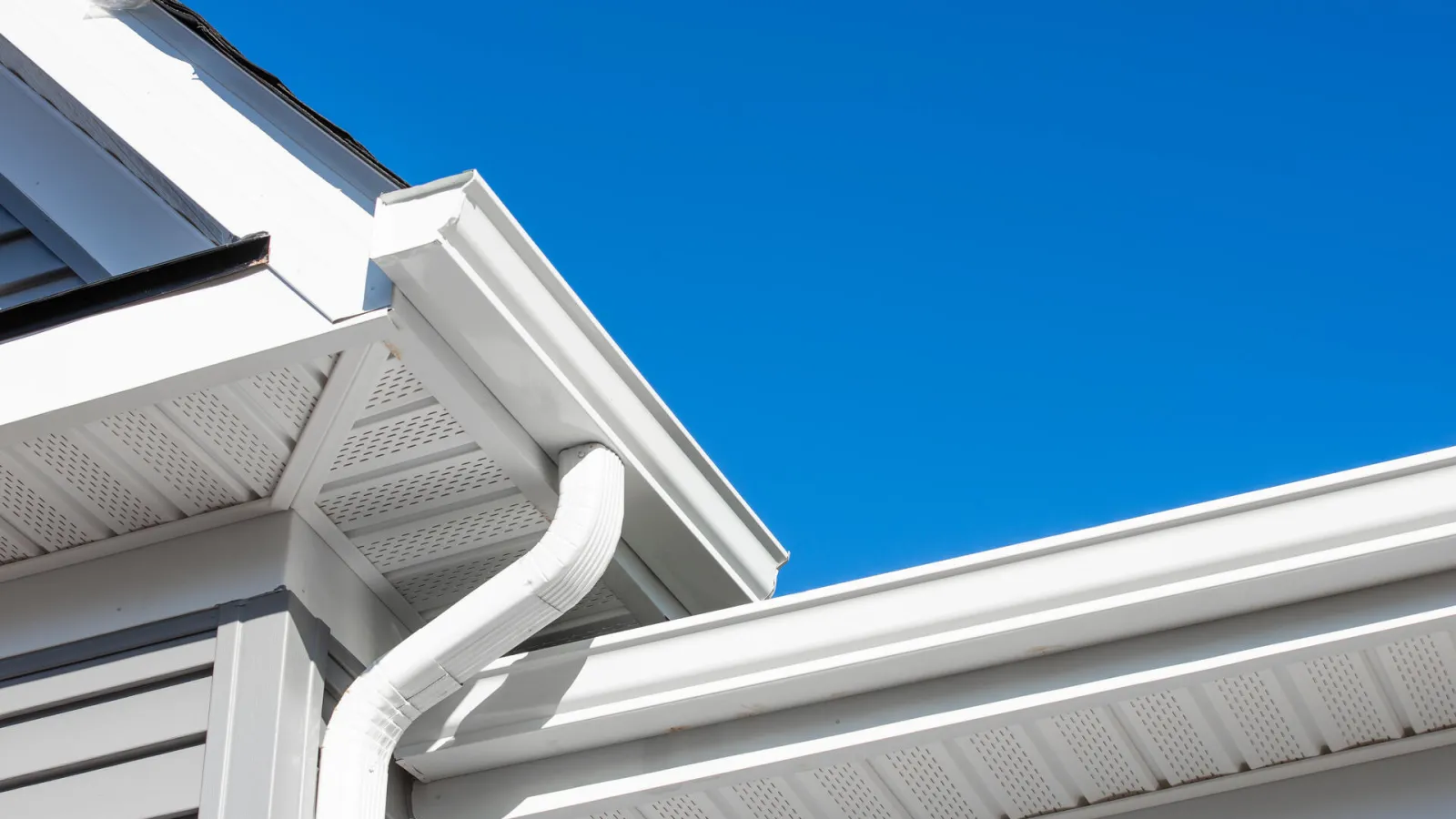 a florida house with gutters installed