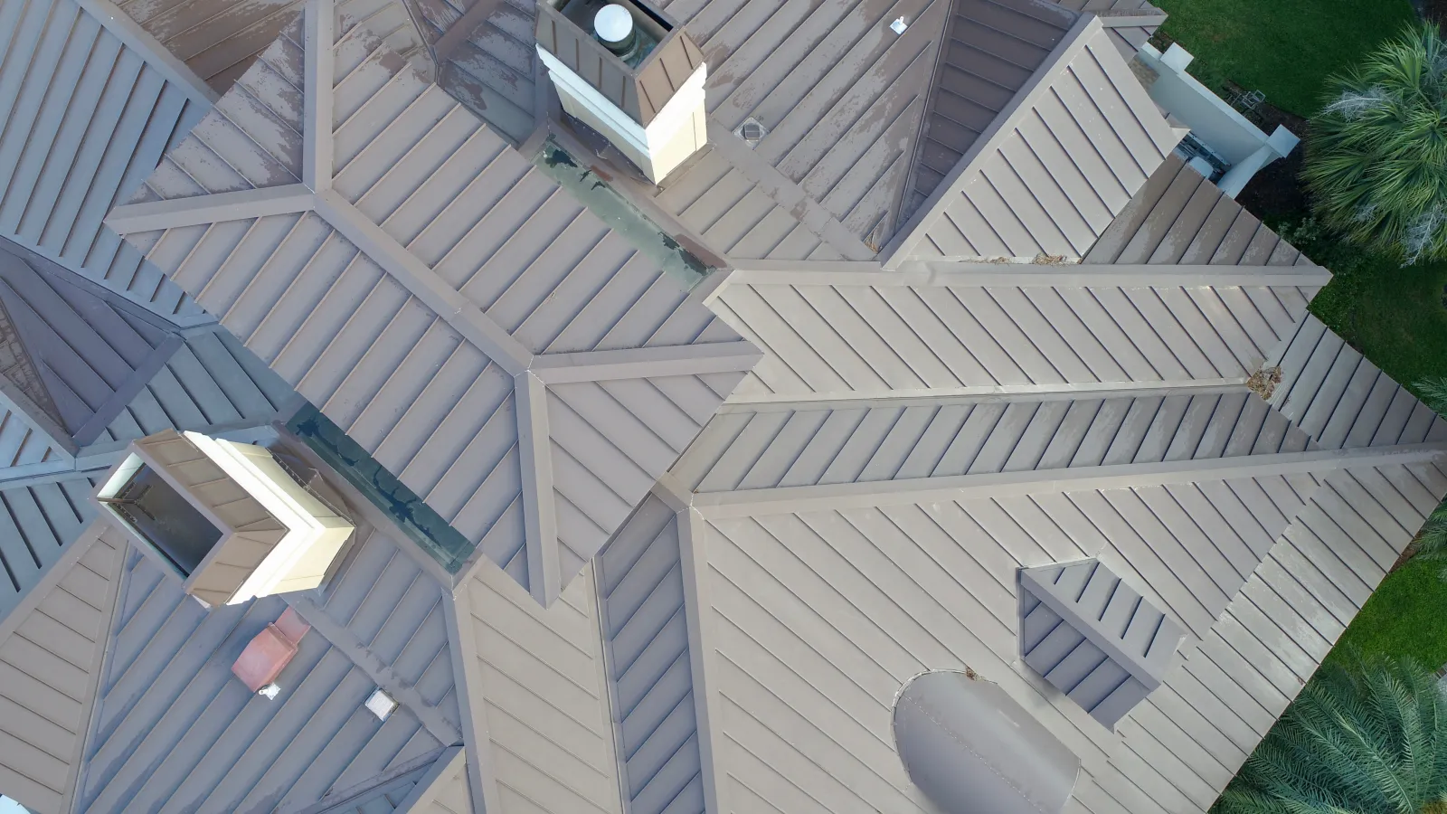 roof with metal standing seam panels