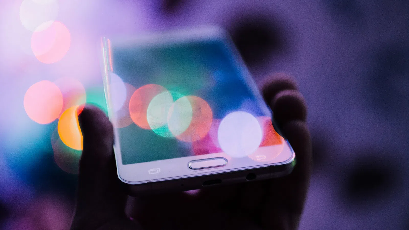 a hand holding a cell phone
