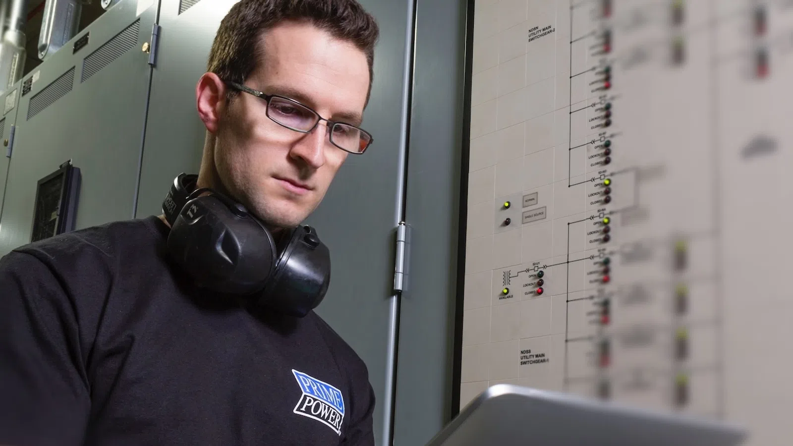 Switchgear Retrofit vs. Replacement: