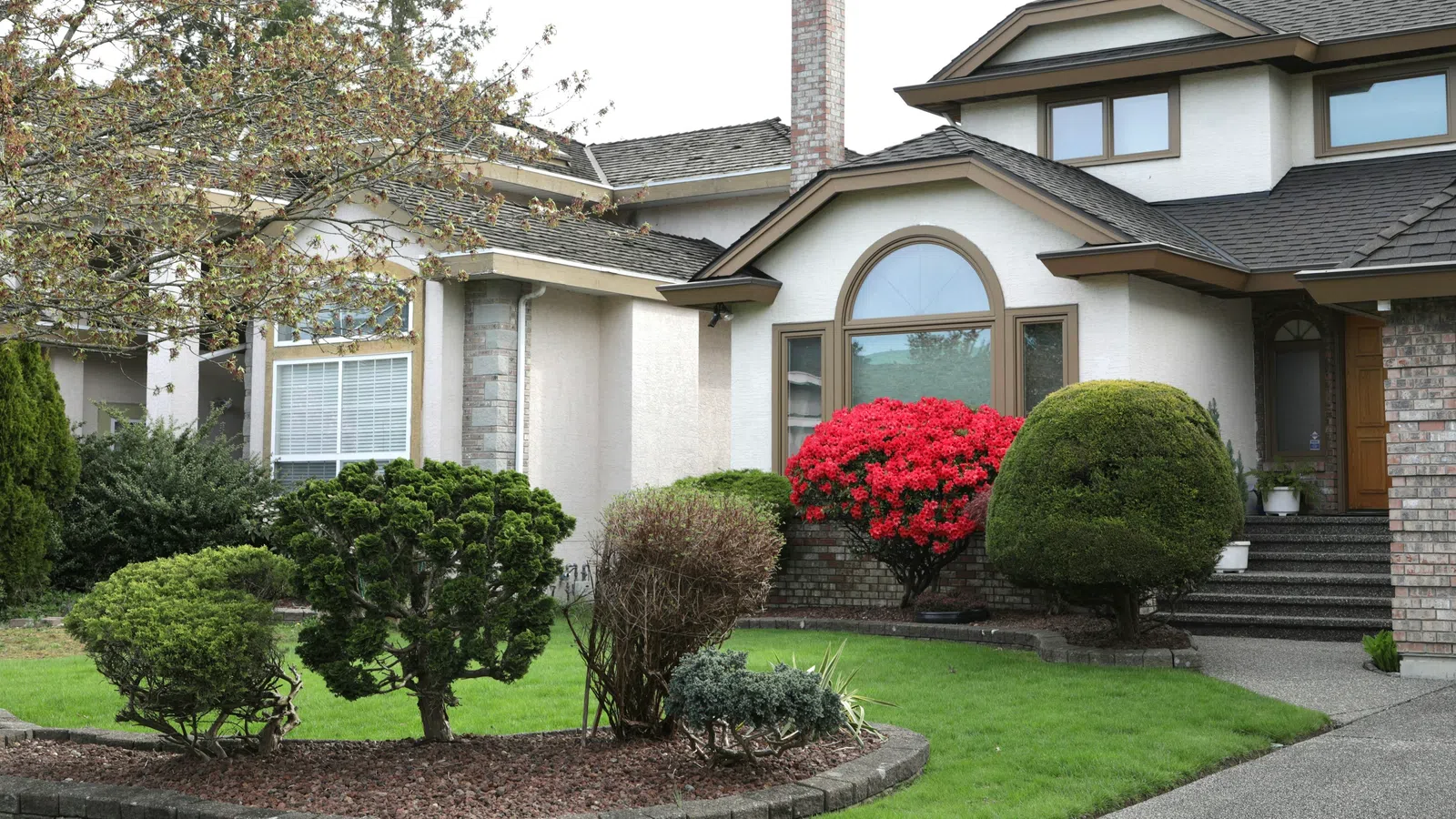 Well-kept suburban Northern Virginia home with landscaped yard and front garden