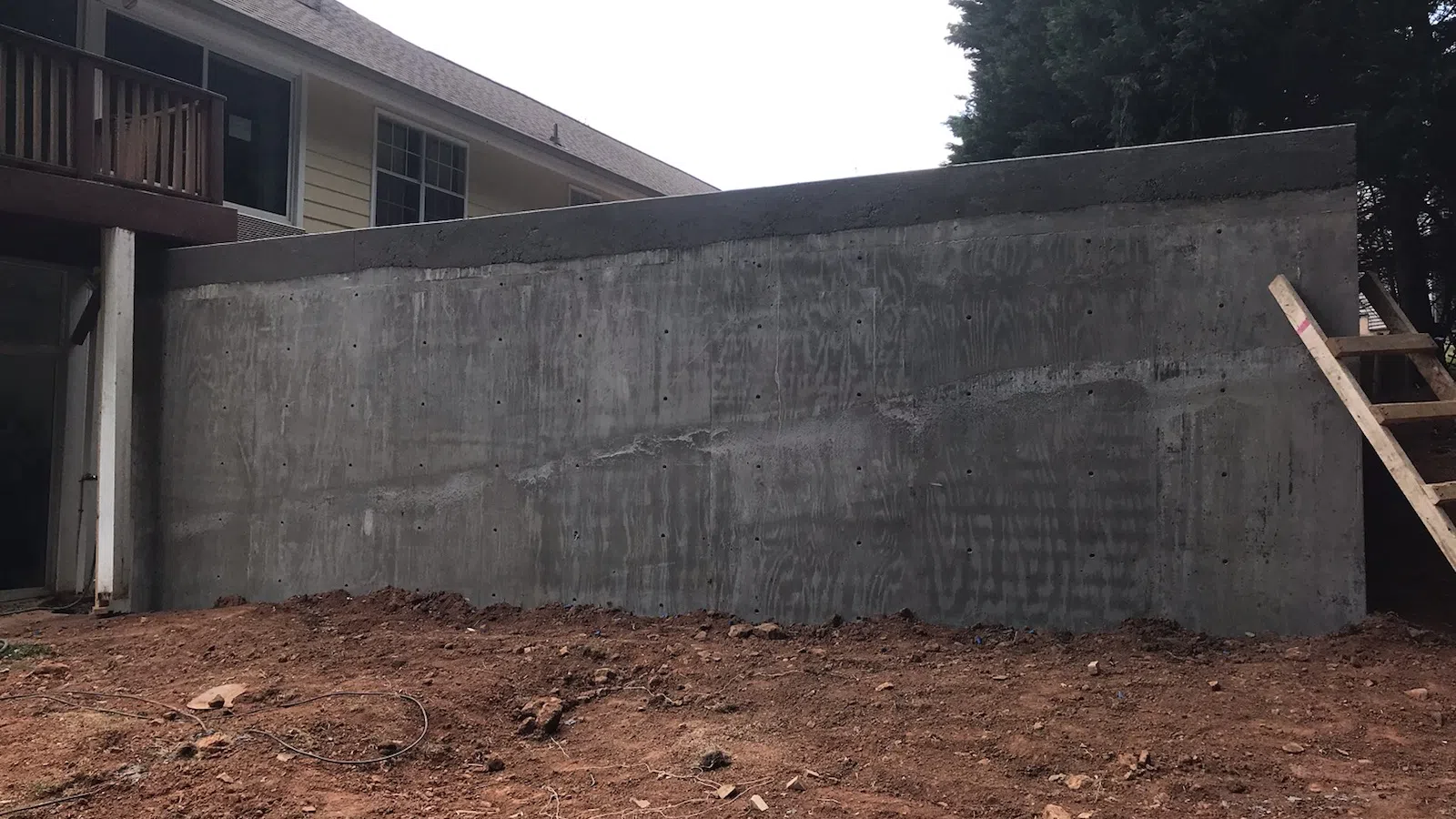 a concrete wall next to a building