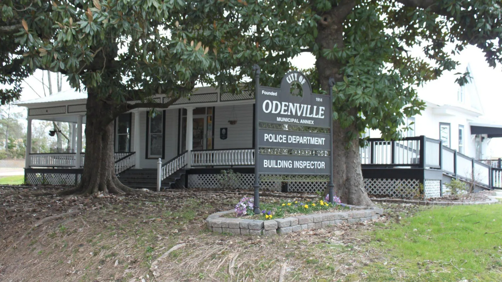 white building in Odenville that house the PD and building inspector