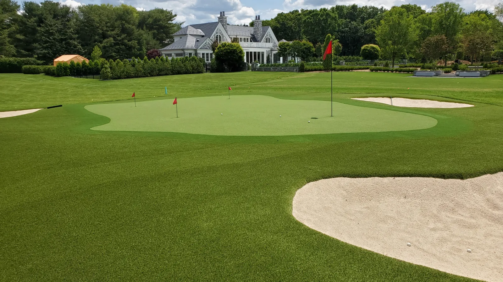 commercial putting green