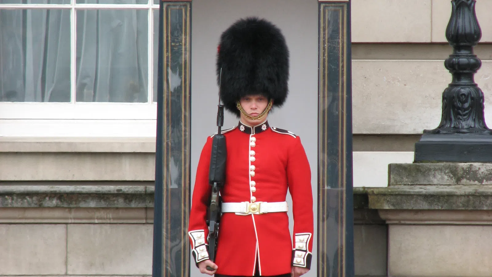 Buckingham Palace Guard Slips On Duty