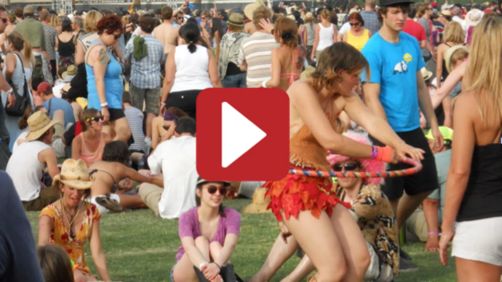 13 Photos That Capture Music Festival Fashion
