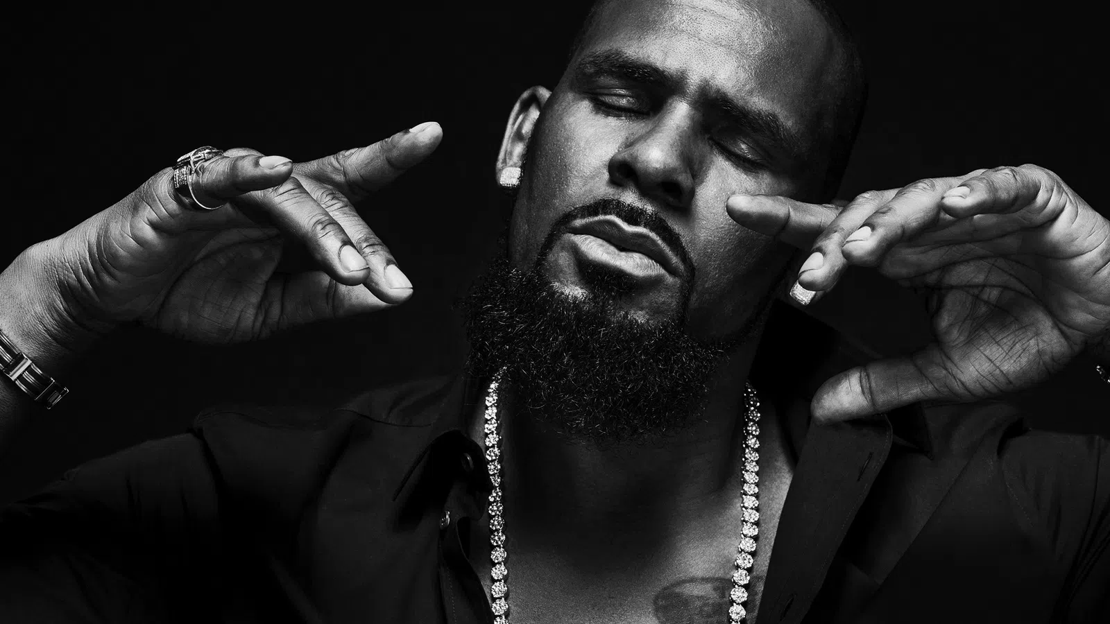 My Mind is Tellin' Me No... But My Body, My Body's Telling Me Yes - R. Kelly at the Smoothie King Center