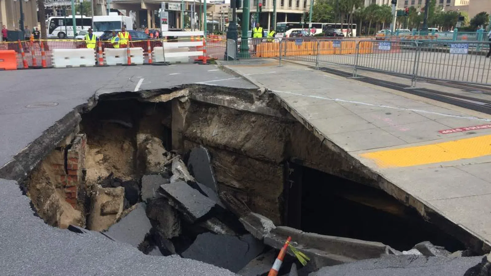 Sinkhole de Mayo Party on Canal St. 