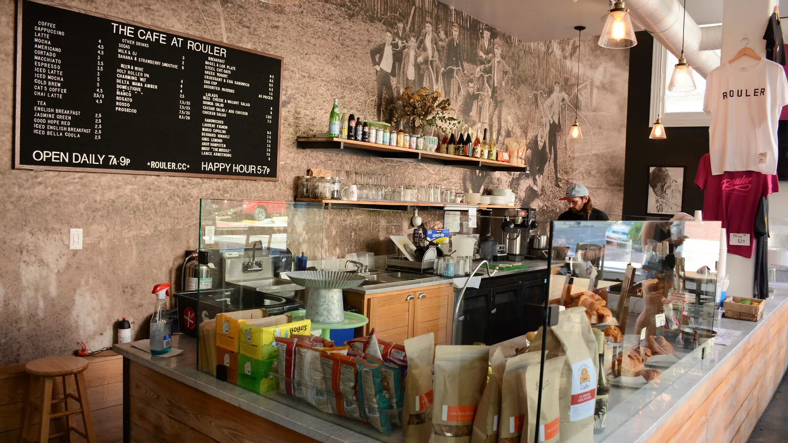 Caf?/Bike Shop Rouler Gets Things Rolling