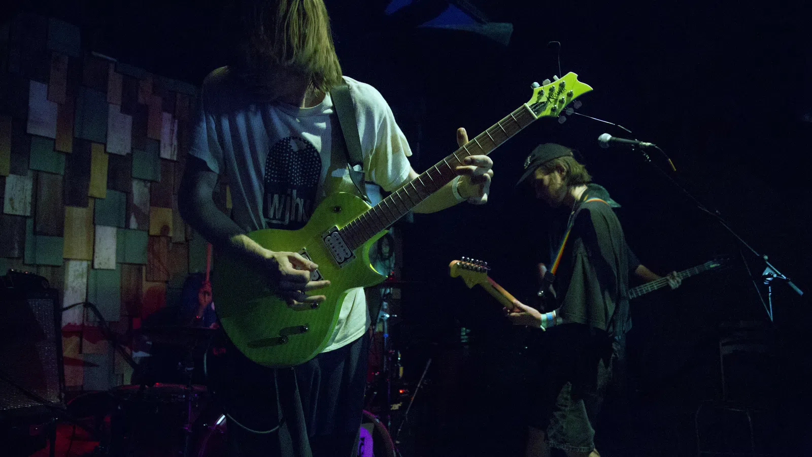 DIIV and The Paranoyds play Gasa Gasa